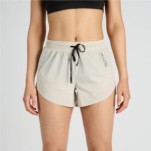 Bandit Running Vento 4" Women's Training Short in Champagne Size XS